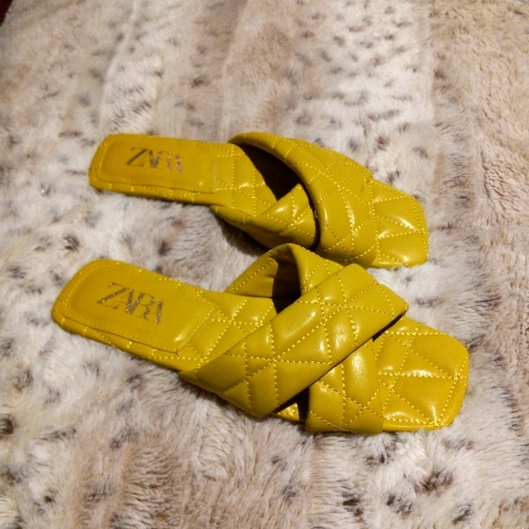 Zara Quilted cross slides - Picture 6 of 6